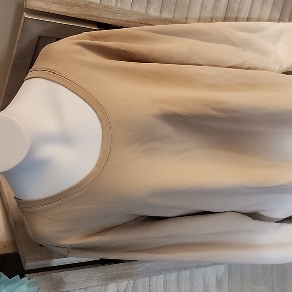 d & Co. Brand womans sweatshirt - Picture 2 of 7